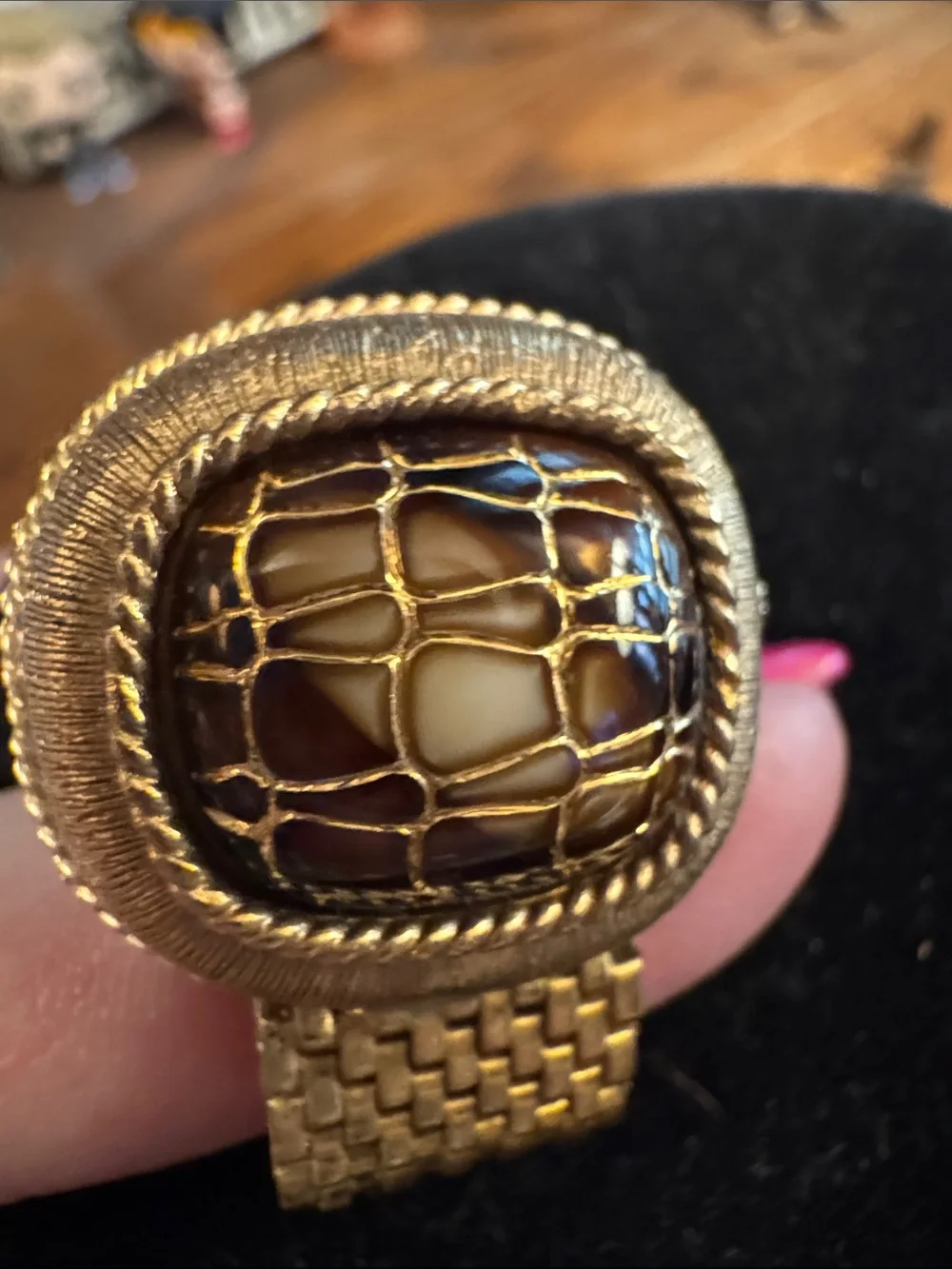 Vintage Mid-Century Gold-Tone Brown Patterned Mesh Wrap Cuff Links